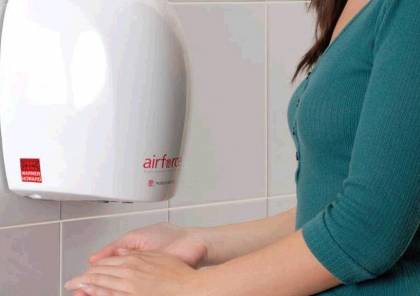 تحذير صادم من مجففات اليدين في المراحيض
