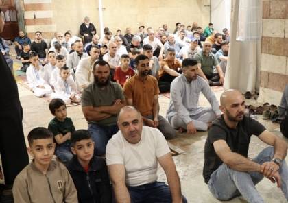 آلاف المواطنين يؤدون صلاة عيد الاضحى في الحرم الإبراهيمي