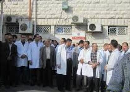 الطواقم الطبية في مجمع الشفاء بغزة تعلق عملها على خلفية إضراب عمال النظافة