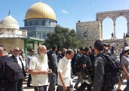 مستوطنون يقتحمون المسجد الأقصى بحماية من جنود الاحتلال