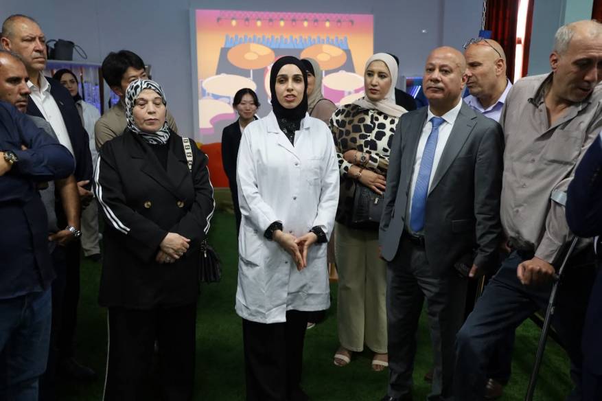 وفد برلماني ياباني يتفقد مخيم الجلزون برفقة د. أبو هولي للاطلاع على المشاريع التنموية المدعومة من جايكا 