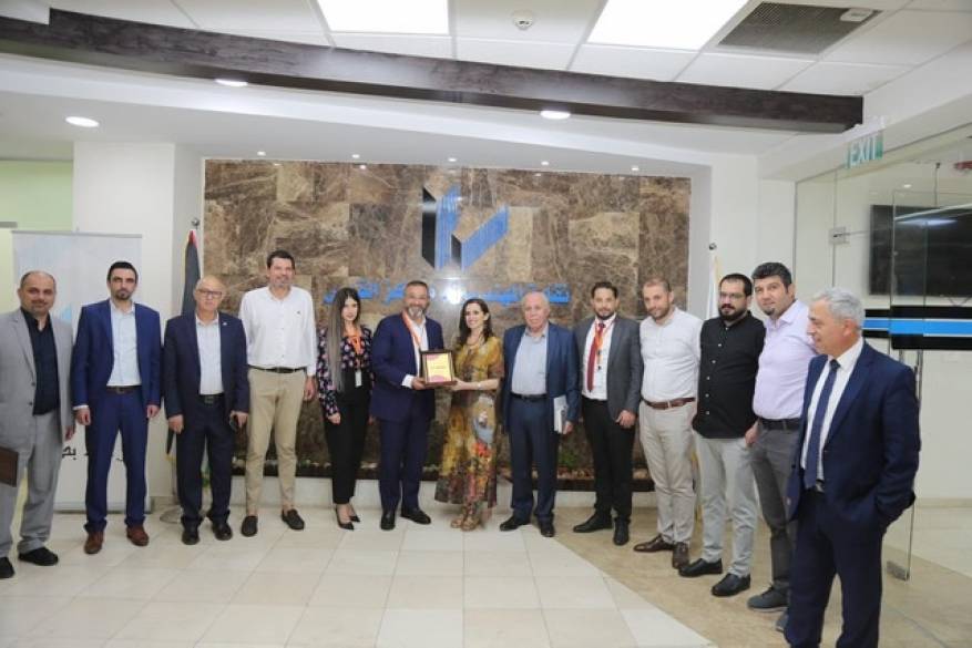 8D916333-93DA-478E-ABEB-29DAA440BB0B