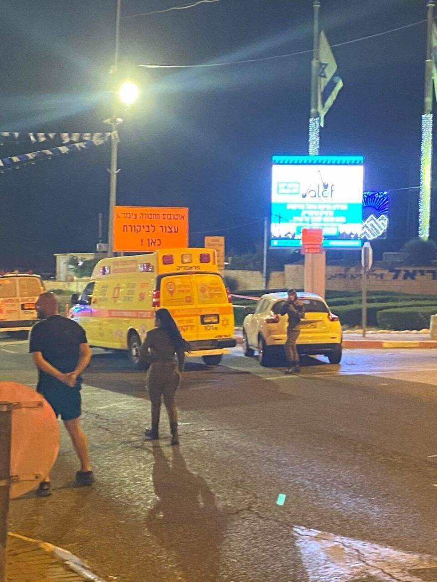 HkewEyRtr5_0_0_960_1280_0_x-large