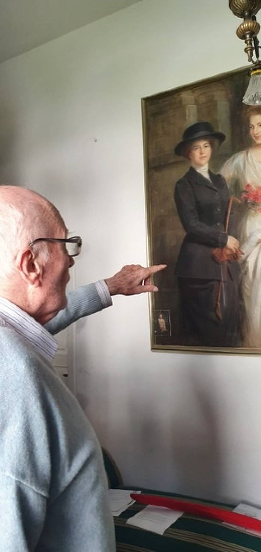 F6648598-39EA-48FD-80A1-9E666CD2434A