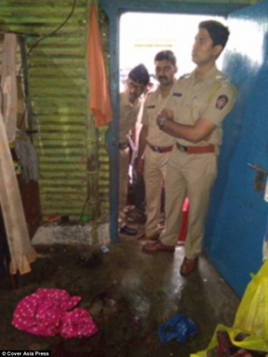 43b881fc00000578-4836932-image-a-6-1504117265229-450x600-jpg-83121470258897151