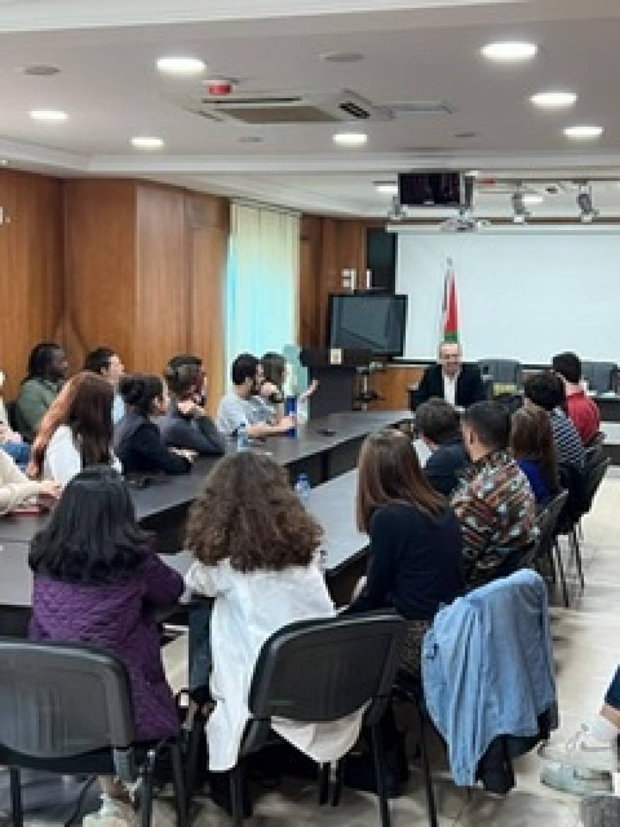 92D25397-19A4-4F12-B90C-4DD7B48C36FA