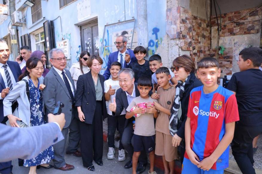 وفد برلماني ياباني يتفقد مخيم الجلزون برفقة د. أبو هولي للاطلاع على المشاريع التنموية المدعومة من جايكا 