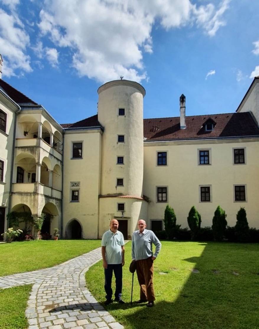 13287F80-80B9-4FC4-A1FA-B6E4736A2487