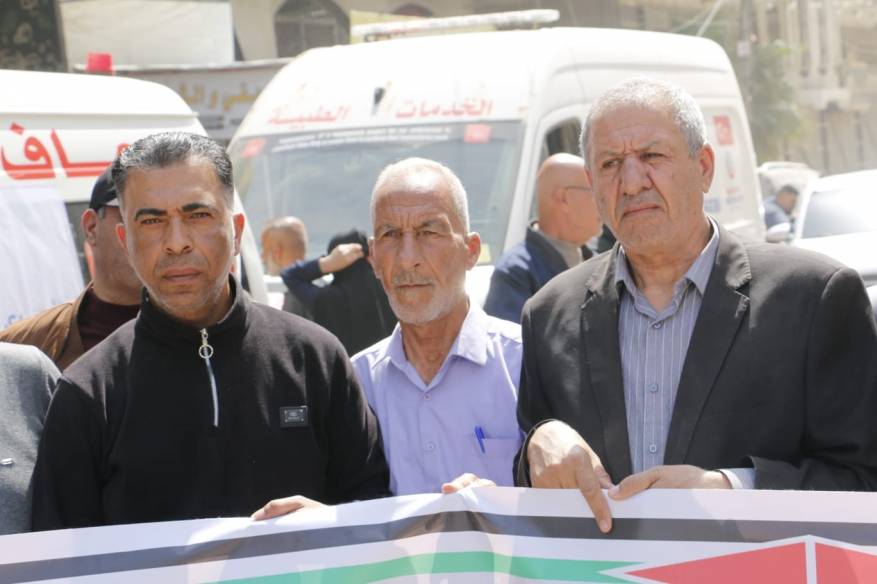 شؤون اللاجئين واللجان الشعبية تشاركان في مهرجان إحياء ليوم الأسير أمام مقر الصليب الأحمر في غزة