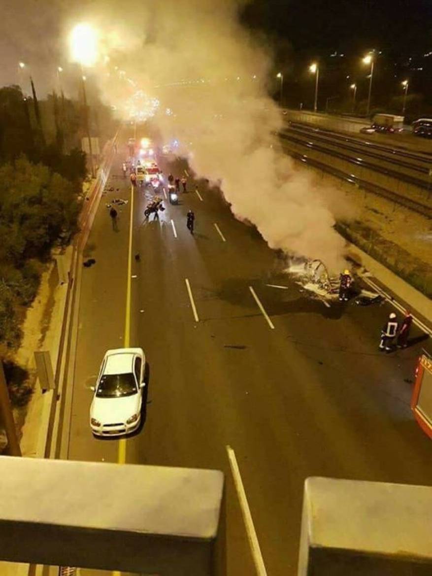 76981223-C97A-454D-8E84-6778C449B0CA