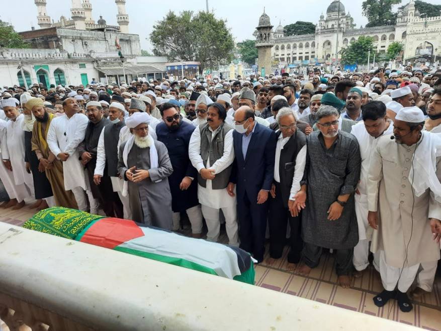 صلاة الجنازة على سيد فخار الدين في حيدر اباد بالهند 