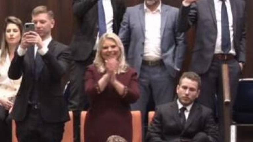 HyiIHXiFi_102_45_384_216_0_x-large