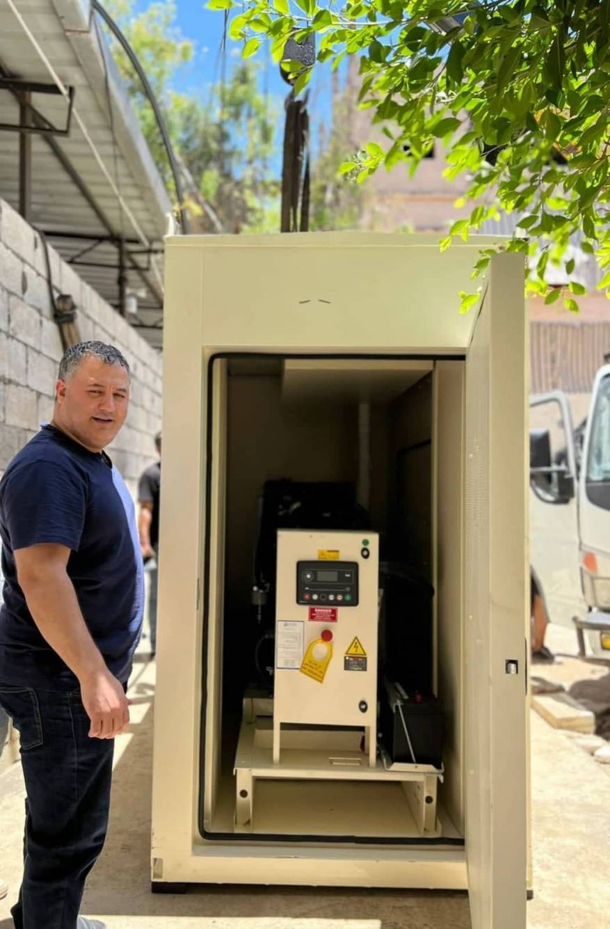 توزيد مخيم برج البراجنة بمولد كهربائي