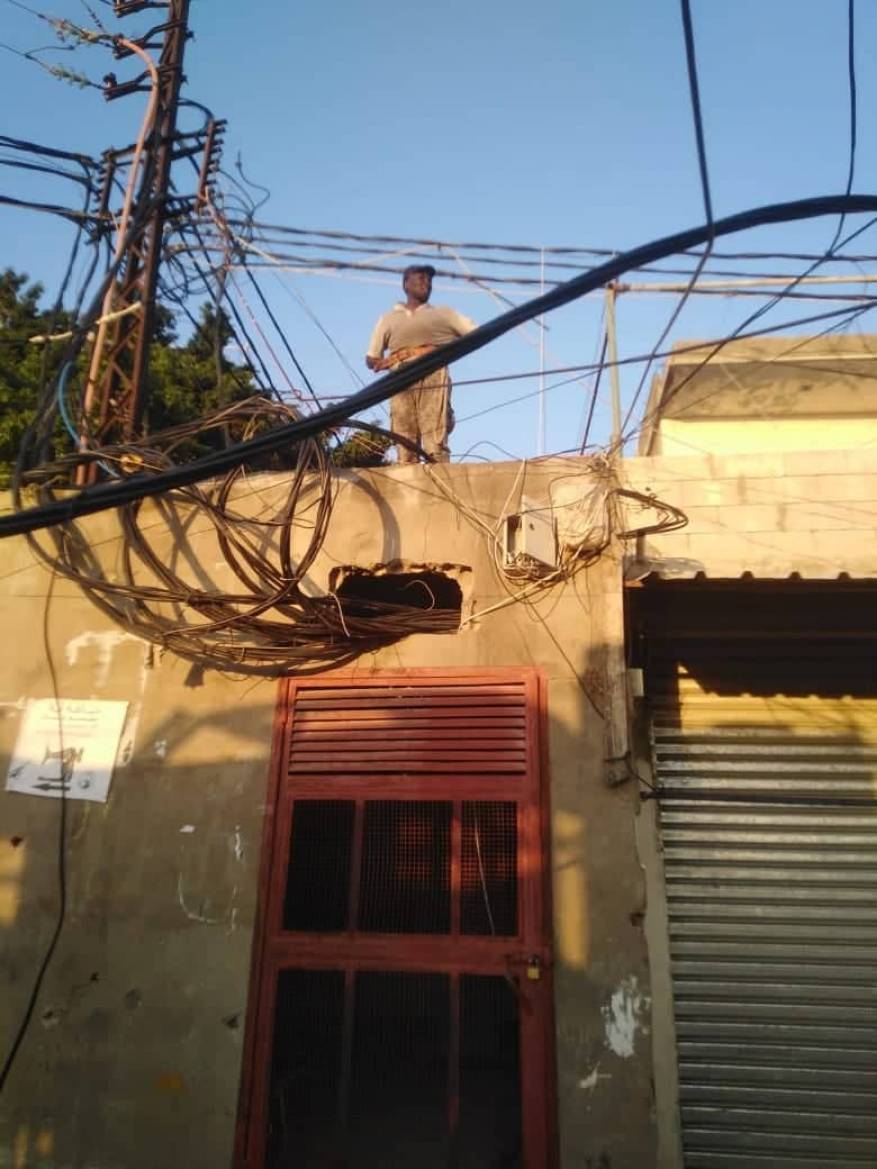 تبديل كوابل كهرباء مخيم عين الحلوة