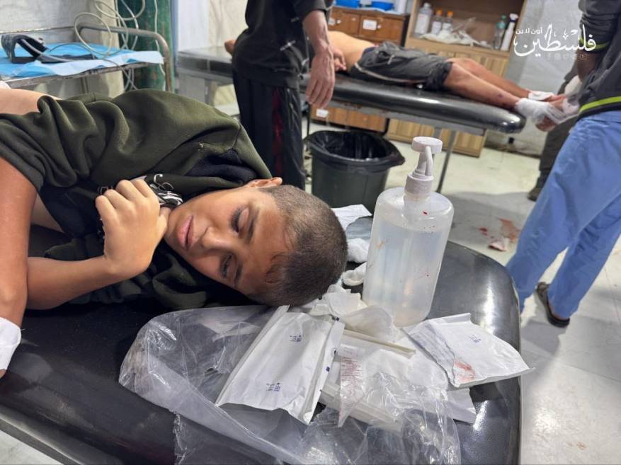 6 شهداء في قصف اسرائيلي يستهدف خيام النازحين بالمواصي خان يونس