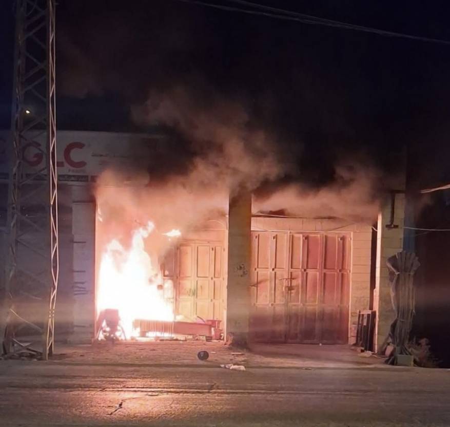 إطفائية بلدية الخليل تسيطر على حرائق متعمدة في المنطقة الجنوبية من المدينة