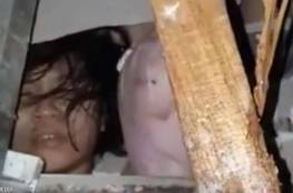 فيديو يفطر القلوب.. طفل حي تحت الأنقاض بعد الزلزال المدمر لجزيرة سولاويسي الإندونيسية 