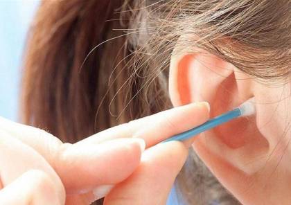 أطباء يوضحون الأخطاء في كيفية تنظيف الأذنين
