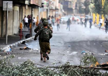 إصابتان بالرصاص المعدني والعشرات بالاختناق خلال مواجهات مع الاحتلال في باب الزاوية بالخليل