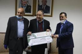 هيئة الأعمال الخيرية الاماراتية تقدم لمحافظ نابلس أكثر من 900 ألف شيكل لصالح الأيتام