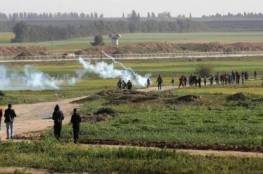 قوات الاحتلال تطلق قنابل الغاز المسيل صوب مواطنين شرق خان يونس
