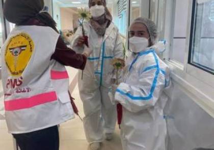 متطوعو الإغاثة الطبية يحتفلون بعيد الأم مع العاملات بمستشفى الهلال بنابلس