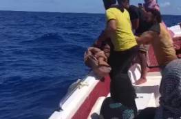  فيديو: أب سوري يلقي جثة ابنه بالبحر بعد وفاته عطشاً أثناء محاولة الوصول لأوروبا