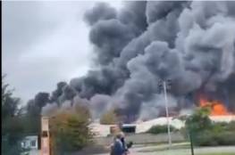 فيديو لحريق هائل داخل مستودع قرب ميناء في فرنسا