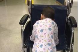 طفل من غزة يستطيع المشي لأول مرة بعد 4 سنوات بعد علاجه في مشفى اسرائيلي