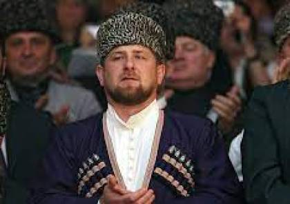الرئيس الشيشاني يصارع أحد أبطال المصارعة.. فيديو