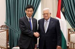 الرئيس عباس يستقبل وزير الاقتصاد والتجارة والصناعة الياباني