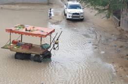 سكان حي الكلية الجامعية يدعون رئيس بلدية غزة لانهاء ازمة تجمع مياه الامطار