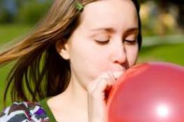 نفخ البالون بالفم يؤثر على صحة اطفالك 