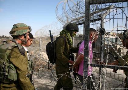 الاحتلال يعتقل 3 مواطنين على حدود غزة