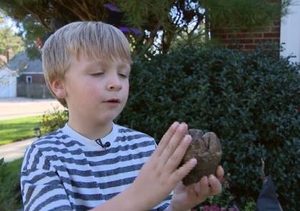 طفل ذو 6 سنوات يعثر على اكتشاف نادر عمره 12 ألف عام