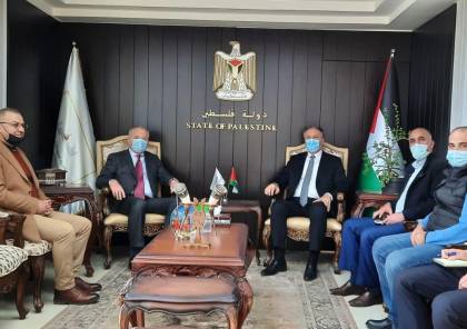 الوزير عساف يستقبل السفير الروسي لدى فلسطين