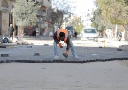بلدية غزة تستأنف صيانة الشوارع المتضررة بفعل العدوان الإسرائيلي