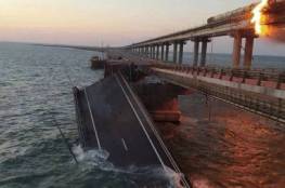 فيديو: انهيار في جسر القرم بعد تفجير ضخم.. تزامنا مع عيد ميلاد بوتين الذي بناه بكلفة باهظة 