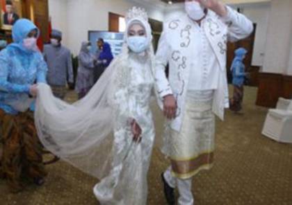 إندونيسي يتزوج عروس نجله والسبب صادم!!