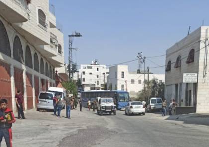 حافلة تقل جنودا إسرائيليين تدخل الخليل عن طريق الخطأ