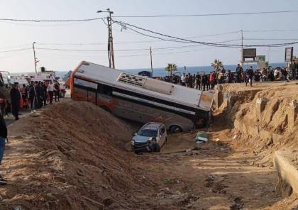 10 إصابات بحادث تصادم بين حافلة كبيرة وجيب غرب غزة