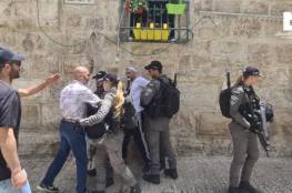 إصابة طفل وصحفية برصاص الاحتلال في الأقصى خلال قمع وقفة منددة بالإساءة للرسول
