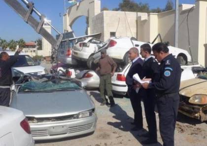 الشرطة تتلف 75 مركبة غير قانونية في رام الله