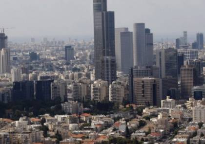 عشرات التجار في تل أبيب يحرقون بضائعهم احتجاجا على الإغلاق...فيديو