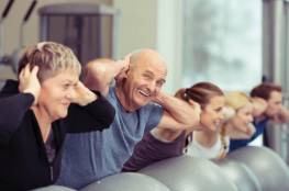 الخبراء ينصحون بالحفاظ على مرونة الجسم مع التقدم في العمر