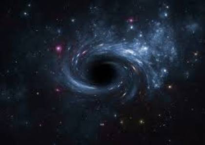 عالمة فلك شهيرة تكشف عن ألغاز الثقوب السوداء وأنفاق الزمن واحتمال أن يكون الكون قد بدأ منها