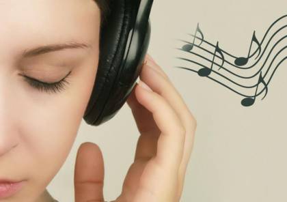 انتبه : استماعك للموسيقى قبل النوم قد يصيبك بهذا النوع من الديدان