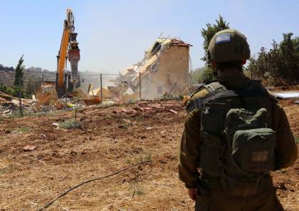 الاحتلال الاسرائيلي يصيب مواطنا في مخيم قلنديا ويهدم منزلا في بيت حنينا شمال القدس