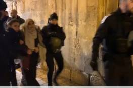 الاحتلال يعتقل 3 مقدسيين بينهم فتاة من "باب حطة"