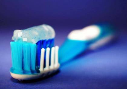 علامة تكشف أنك معرض لنوبة قلبية عند تنظيف أسنانك !